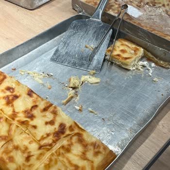 Dudullu Şubesinde Açık Tepsili Börek Satışı Ve Uzun Bekleme Şikayeti