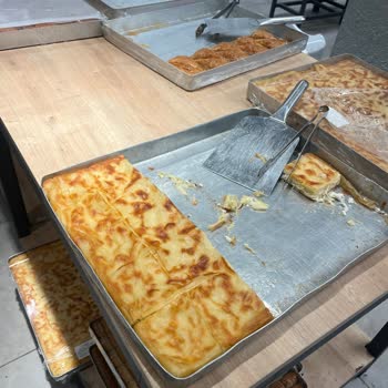 Dudullu Şubesinde Açık Tepsili Börek Satışı Ve Uzun Bekleme Şikayeti