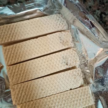 Müşteri Ürünün Süresi Geçmiş Ve Küflü Olması Nedeniyle Ücret İadesi Talep Ediyor