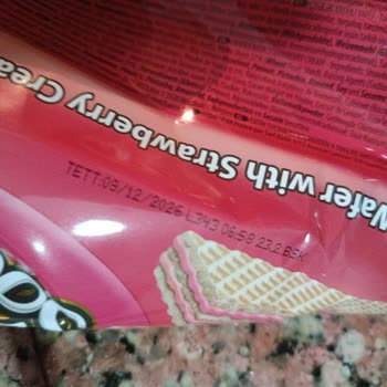 Müşteri Ürünün Süresi Geçmiş Ve Küflü Olması Nedeniyle Ücret İadesi Talep Ediyor