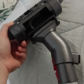 Dyson Ball Absolute 2'de 10 Günlük Kullanımda Kırık Parçalar Ve Haksız Kullanıcı Hatası