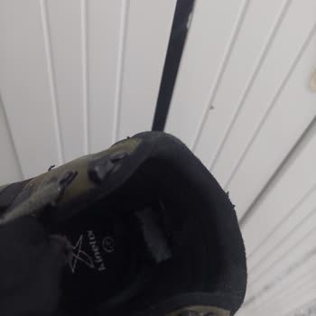 Ayakkabının İç Astarı Kısa Sürede Yırtıldı Ve Bağcık Metalinde Kırılma Şikayeti