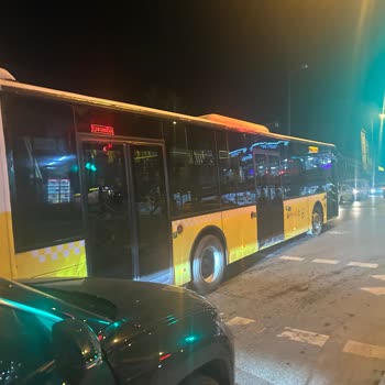 İETT Otobüsü Dikiz Aynamı Kırdı Ve Şoför Özür Dilemedi