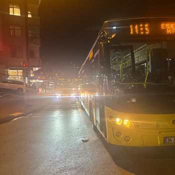 İETT Otobüsü Dikiz Aynamı Kırdı Ve Şoför Özür Dilemedi