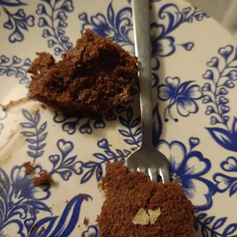 BİM Pastasından Çıkan Garip Cisim Güvenimizi Sarsıyor