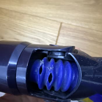Dyson Garanti Altındaki Yan Lastik Sorunu Tekrarlıyor Ücretli Değişim Teklifi Kabul Edilemez