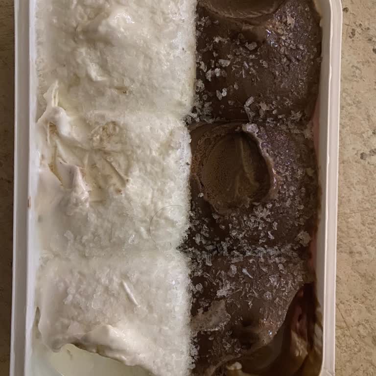 Algida Dondurması Buz Kristalleriyle Bozulmuş Tadı Kötü Ve Sağlık Endişesi