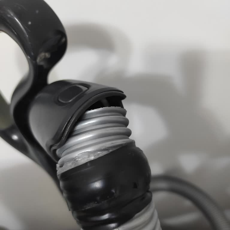 Electrolux Ultracaptic Süpürgenin Hortum Ve Başlık Parçalarının Sürekli Kırılması