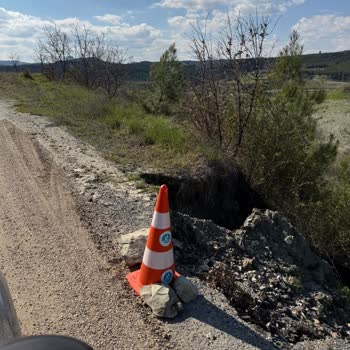Gördes Kılcanlar Mahallesi Bozuk Atçılar Sokakta Ambulans Ulaşımı Tehlikede