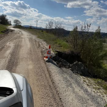 Gördes Kılcanlar Mahallesi Bozuk Atçılar Sokakta Ambulans Ulaşımı Tehlikede