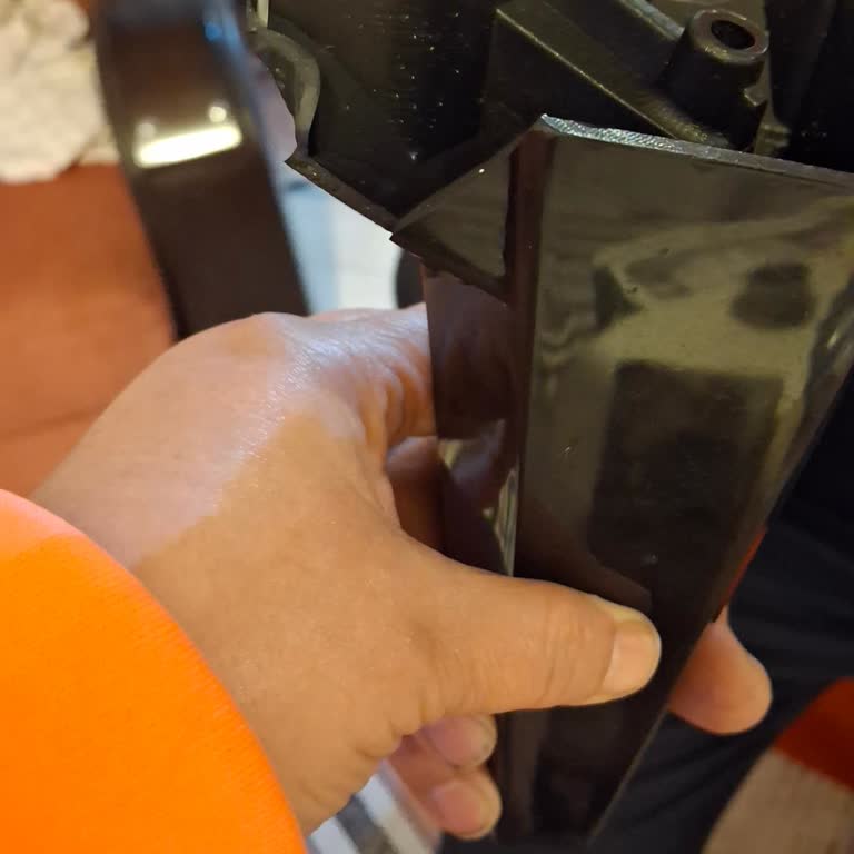 Kırılan Koltuk Ayağı Nedeniyle Güvenlik Endişesi Ve İade Talebi
