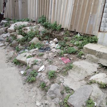 İzmir Konak 1033 Sokakta Yıkım Alanı Çocuk Güvenliğini Tehlikeye Atıyor