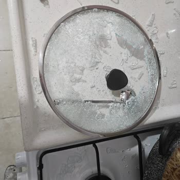 Taç Tencere Cam Kapağı Patladı, Kullanıcı Yaralandı