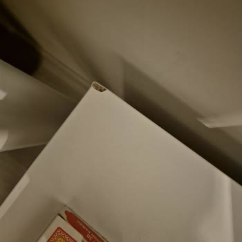 Kırık Köşeli TV Ünitesinin Değişim Ve Onarım Talebi