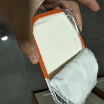 Tahsildaroğlu Krem Peyniri Sıvı Kıvamda Çıktı, Sağlığımı Tehlikeye Attı