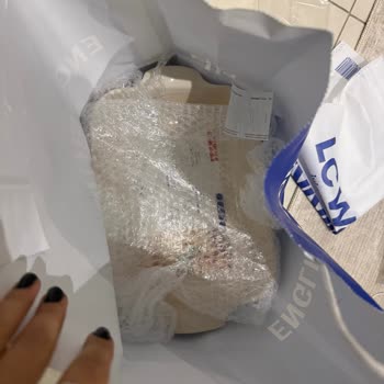 Özensiz Paketleme Ve Kırık Ürün Üzerine Saygısız Personel Tavrı