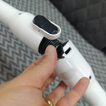 Sinbo Svc 8635 Dikey Süpürgede Kırılan Kilit Parçası Garanti İçinde Değiştirilmesini Talep Ediyorum