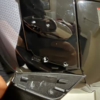 Bagaj Profilinin Çarpmasıyla Yeni Kaskım Kırıldı Ve Mağdur Oldum