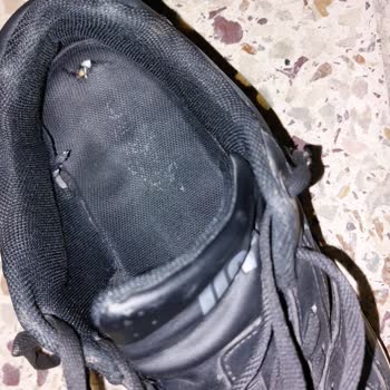 Ayakkabının Konforsuzluğu Ve Çorap Kısmındaki Yırtıklar Nedeniyle İade Talebi