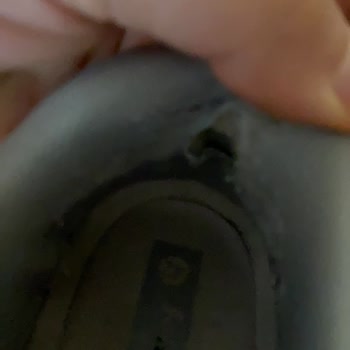 FLO Ayakkabısının İç Topuk Yırtılması Ve Değişim Talebi