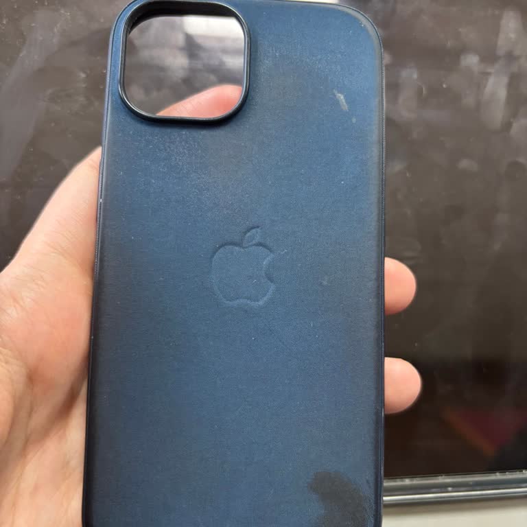 Apple Orijinal IPhone 15 Kılıfı Bir Ayda Soldu, Hızla Yıprandı