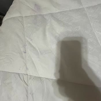 Doa Çamaşır Parfümü Lavanta Kokulu Üründe Mosmor Lekeler Ve Kumaş Sertleşmesi