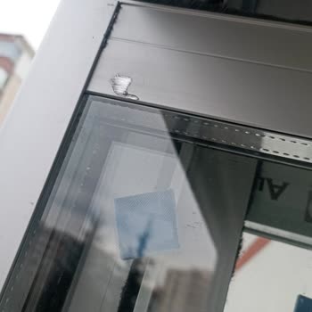 Eksik Ve Hasarlı Cam Balkon Teslimatı, Söz Verilen Servislerin Gelmemesi