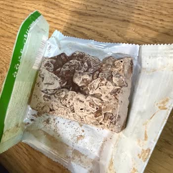 Yarı Boş Çikolata Paketi Ve Tazelik Sorunu