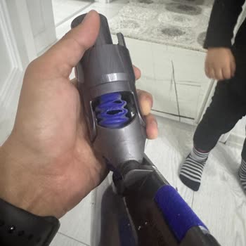 Dyson V15 Optik Başlık Hortumu Kısa Sürede Yırtıldı Ve Garanti Dışı Destek Yok