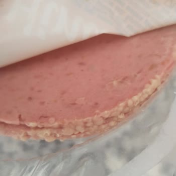 Namet Hindi Salamı Üzerindeki Anormal Tomurcuklanma Ve Sağlık Endişesi