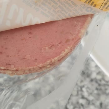 Namet Hindi Salamı Üzerindeki Anormal Tomurcuklanma Ve Sağlık Endişesi