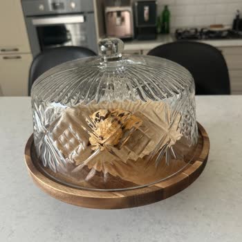 Ahşap Ve Cam Sunumluğun Kısa Sürede Çatlaması Ve Değişim Talebi