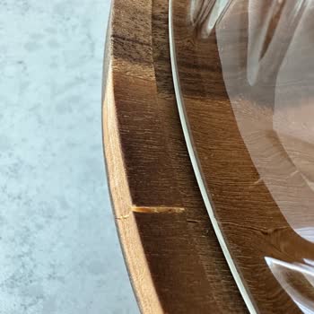 Ahşap Ve Cam Sunumluğun Kısa Sürede Çatlaması Ve Değişim Talebi