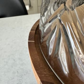 Ahşap Ve Cam Sunumluğun Kısa Sürede Çatlaması Ve Değişim Talebi