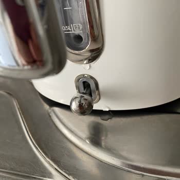 Smeg Kettle Altından Su Sızdırıyor, Güvenlik Riski Ve Hızlı Çözüm Talebi