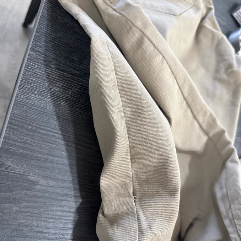 Mavi Mağazasında Kot Pantolon Kenar Dikişi Hızla Sökülerek Üretim Hatası