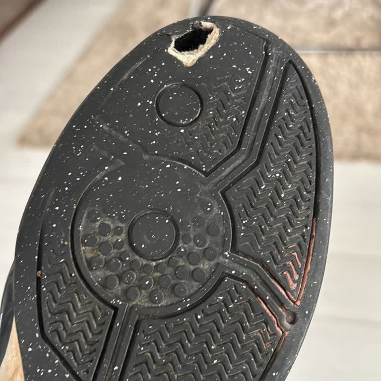 Sneaks Up İstinye Mağazasında Nike Kramponun Kısa Sürede Hasar Görmesi Ve Fatura Sağlanmama