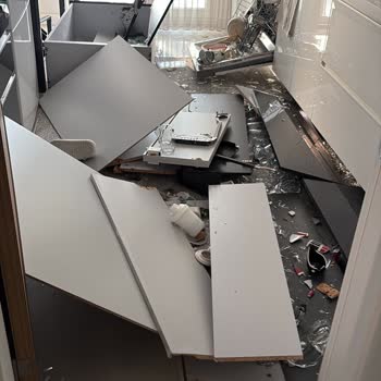 Düşen Mutfak Dolabı Nedeniyle Ciddi Yaralanma Ve Tazminat Talebi