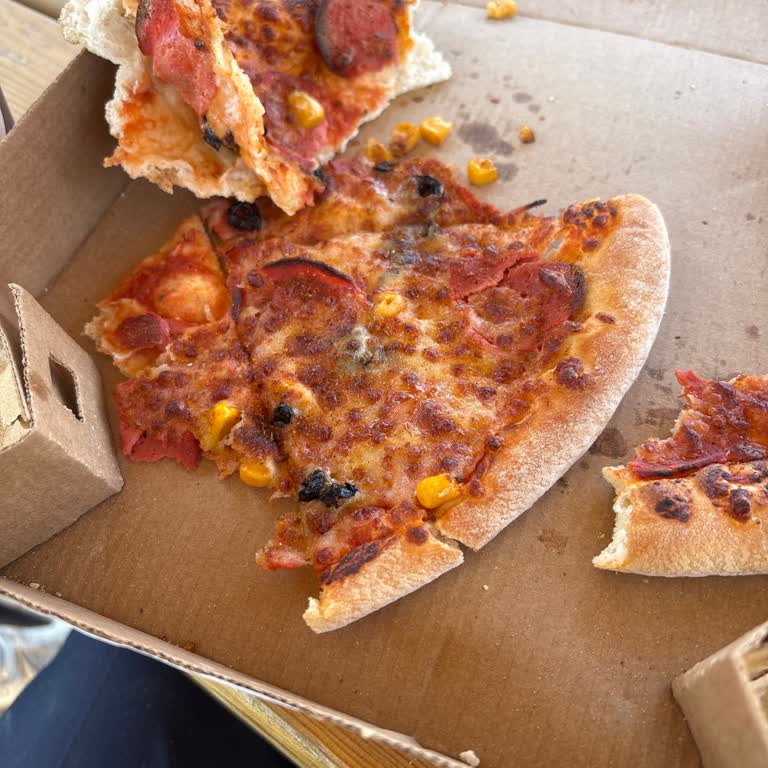 Soğuk Ve Kesilmemiş Pizza, Ketçap Ve Mayonez Yok, İade Talebi