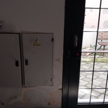 Mevzuata Uygun Olmayan Elektrik Pano Yerleşimi Ve Çözüm Talebi