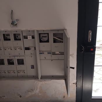 Mevzuata Uygun Olmayan Elektrik Pano Yerleşimi Ve Çözüm Talebi