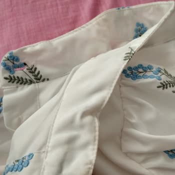 Kapıda Nakit Ödeme İle Alınan Defolu Ve Kirli Elbise, Firma Çözüm Sunmadı