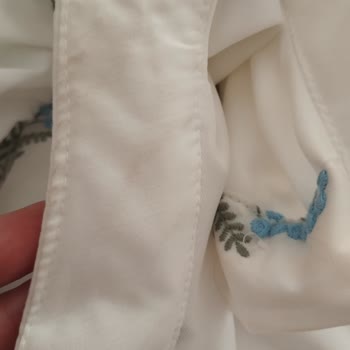 Kapıda Nakit Ödeme İle Alınan Defolu Ve Kirli Elbise, Firma Çözüm Sunmadı