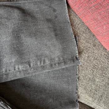Mavi Jean Pantolon Paçalarında Lazer Kesim Sorunu
