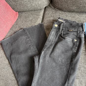 Mavi Jean Pantolon Paçalarında Lazer Kesim Sorunu