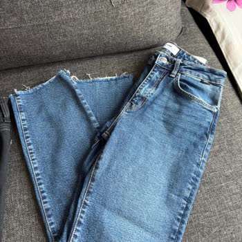 Mavi Jean Pantolon Paçalarında Lazer Kesim Sorunu