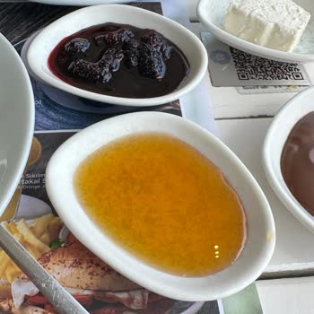 Alaçatı Muhallebicisi Hijyen Eksikliği Ve Bayat Ürünler Nedeniyle Ödeme İadesi Talebi