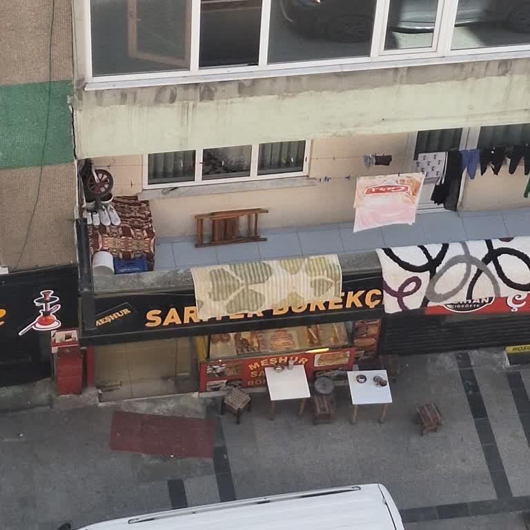 Meşhur Sarıyer Börekçisi (Bağcılar) Şubede Çalışanın Saçım Üzerine Hakaretli Yorumu