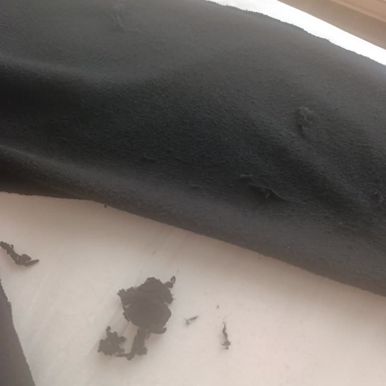 Kumaştan Çıkan Siyah Tozlar Nedeniyle Void Eşofman Altı İçin 1000 TL İade