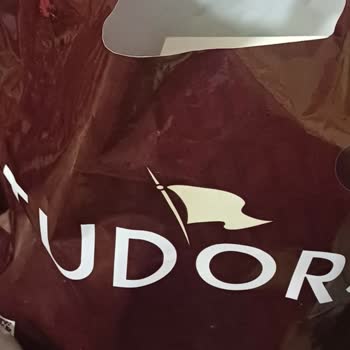 Tudors Gömlek Kalitesiz Ve Sağlıksız Olduğunu Düşündüğüm Bir Poşet Kullanması